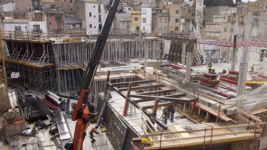 Estat de les obres de construcció de l´edifici de les delegacions de la Generalitat a Tortosa. Foto: Joan Revillas