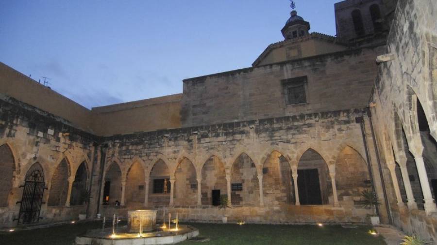 El claustro de la catedral de Tortosa. foto: Joan revillas