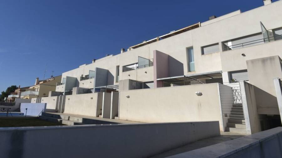 Els apartaments il·legals d'Alcanar Platja. Foto: Joan Revillas/DT