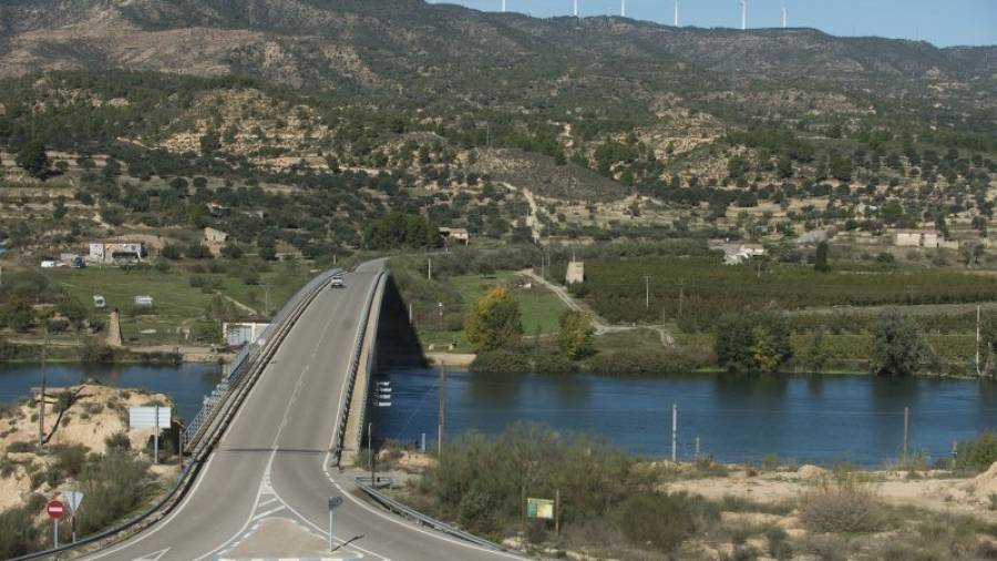 El pont sobre el riu Ebre a Riba-roja. Foto: Joan Revillas