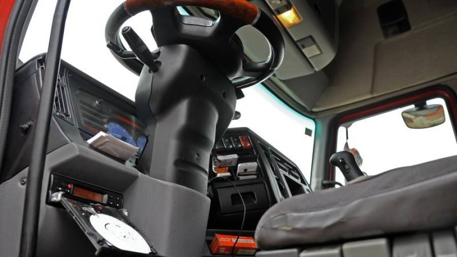 Todos los camiones llevan incorporado un aparato de tacógrafo. Los nuevos ya son digitales. Foto: Alfredo González