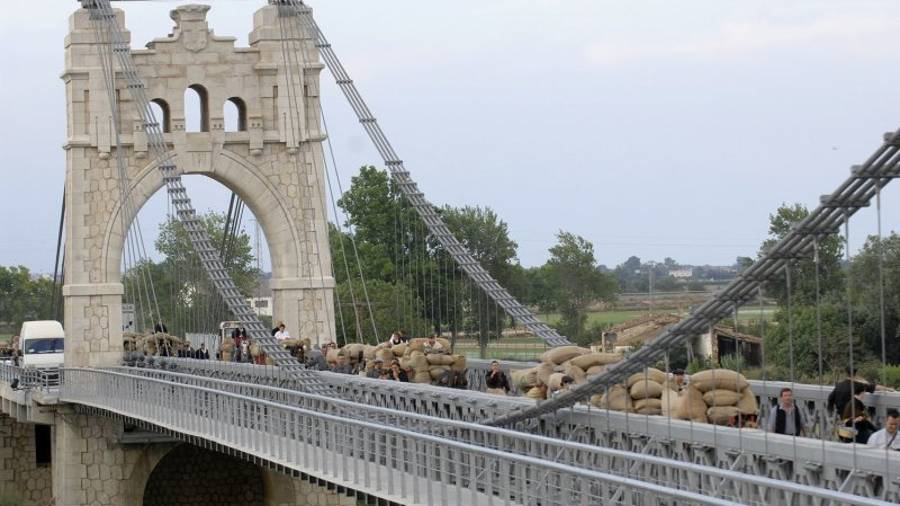 Imagen del Pont Penjant de Amposta. fotos: Joan revillas