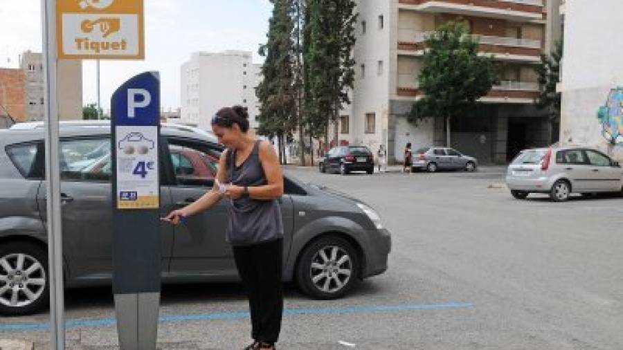 Los grupos municipales destacaron que es necesario que los vecinos puedan disfrutar de aparcamiento a un precio justo. Foto: Alfredo González