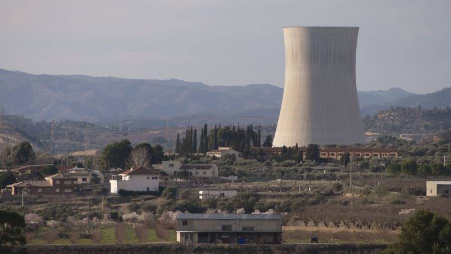 Imatge del complex nuclear d´Ascó, al nord de la comarca de la Ribera d´Ebre. FOTO: J. REVILLAS