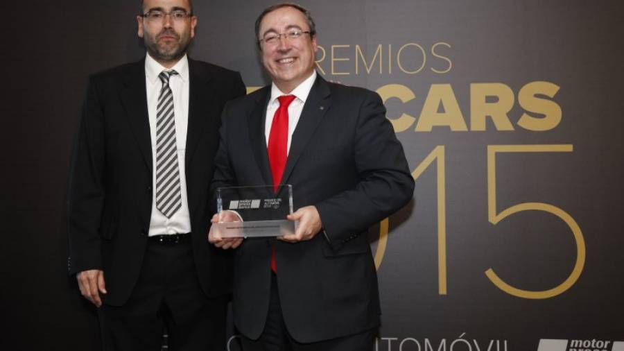 Mikel Palomera, director de SEAT España, ha recogido el premio Best Car 2015 otorgado al León CUPRA.