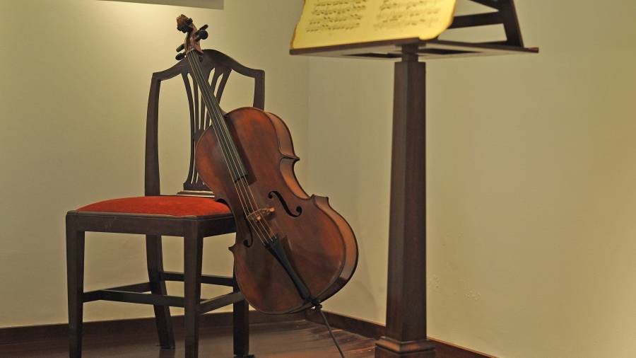 Uno de los violoncelos de Casals.FOTO: Alfredo Gonz&aacute;lez