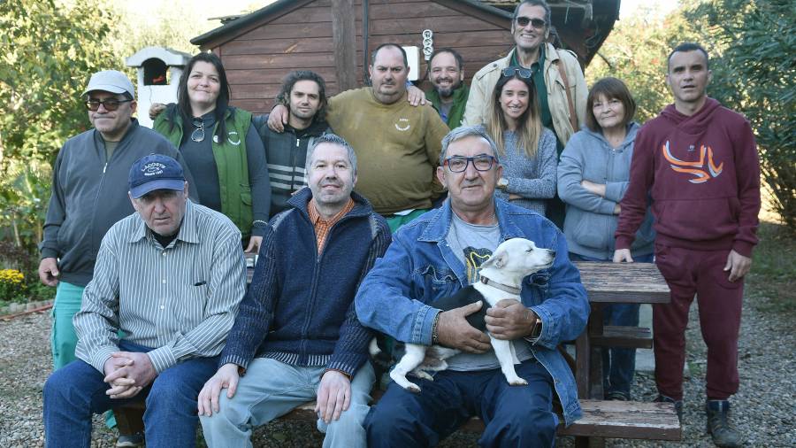 Imagen de los usuarios, monitores y coordinadores del proyecto Hort i Granja-Escola Aig&uuml;es-Verds del Club Social de l'Associaci&oacute; La Muralla de Tarragona. FOTO: ALFREDO GONZ&Aacute;LEZ