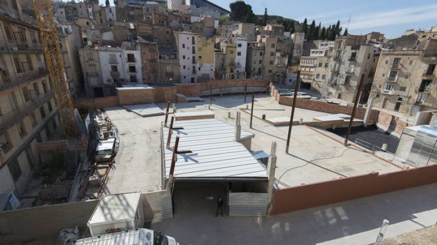 Imatge de la parcel·la al nucli antic de la ciutat on s´ha de construir l´edifici de les Delegacions. Foto: JOAN REVILLAS