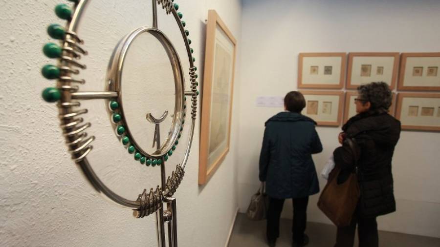 L'exposició conté tant pintures i dibuixos de Mercadé, com elements d'orfebreria. Foto: Aj. Valls / Pere Toda