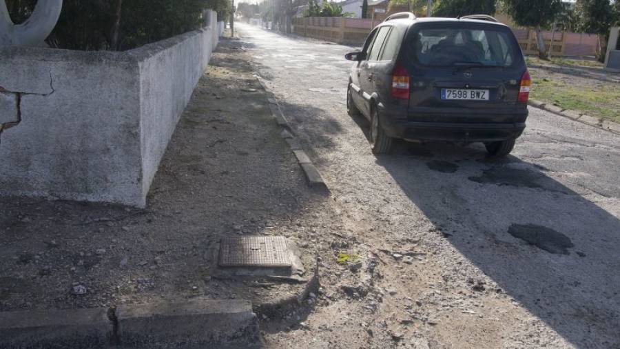 Estat actual d´un dels carrers de la urbanització Riumar, al terme de Deltebre. Foto: Joan Revillas