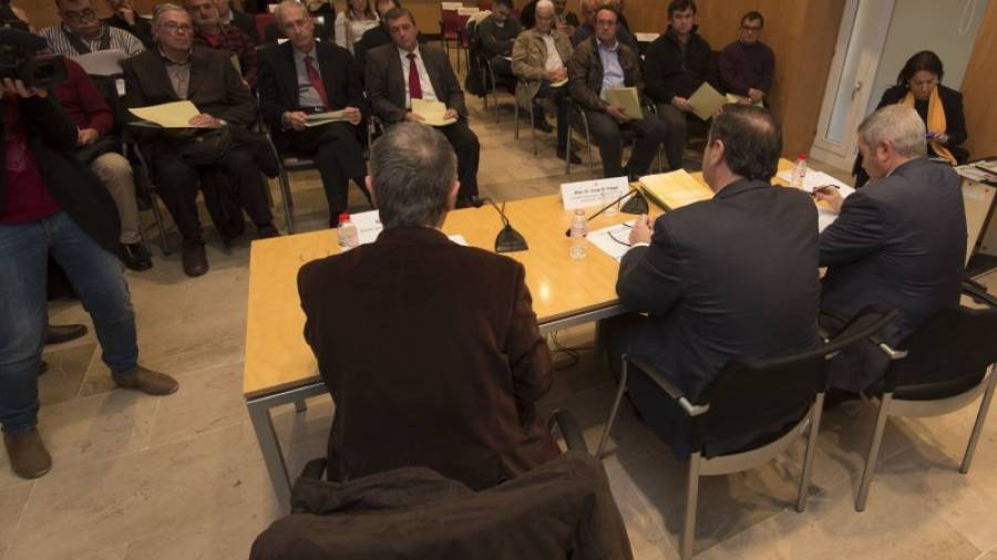 El conseller d\'Agricultura, Josep Maria Pelegrí, vapresentar ahir a tots els agents del delta de l\'Ebre el pla de lluita contra el caragol. Foto: Joan Revillas