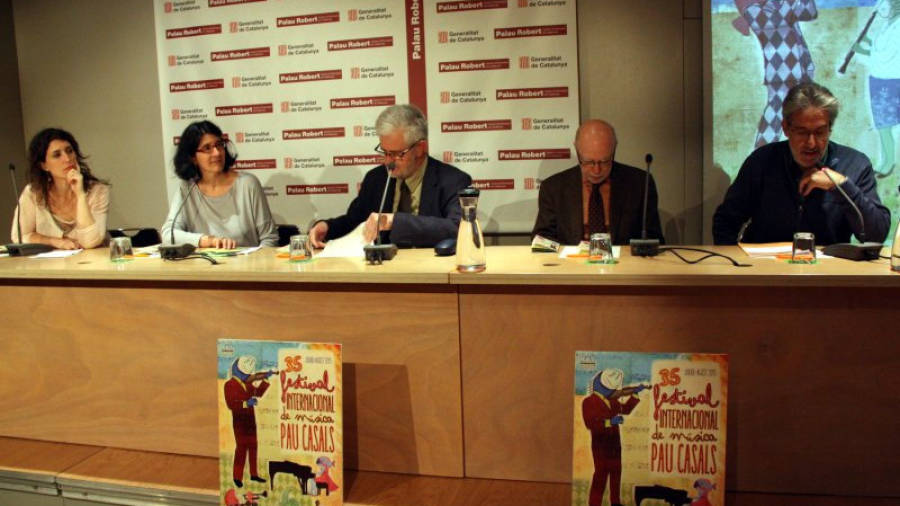 Els cinc membres de la taula que han presentat la 35ª edició del Festival Pau Casals. Foto: ACN