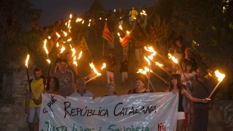 Imatge de la Marxa de Torxes celebrada ahir al vespre a Tortosa. Foto: JOAN REVILLAS