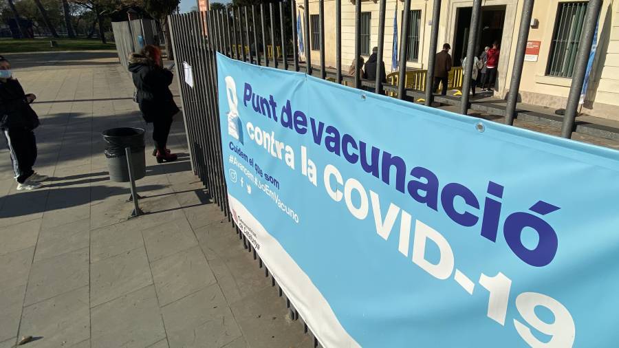 Punto de vacunación contra la Covid en el Mas Iglesias de Reus. foto: alfredo gonzález