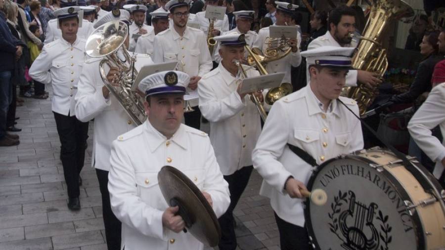 Una imatge de la banda de la Unió Filharmònica vestida d´època durant la Festa del Mercat a la Plaça. FOTO: JOAN REVILLAS