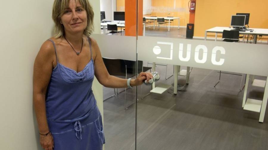 Núria Palau, que va estudiar la carrera de Psicopedagogia, a la seu de la UOC a Tortosa. foto: Joan Revillas
