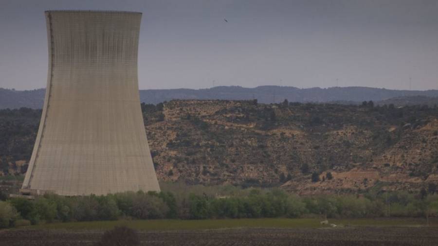 Imatge de la central nuclear d'Ascó, a la Ribera d'Ebre. Foto: J. REVILLAS