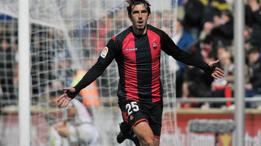 Dejan Lekic celebra su gol ante el Almería. Foto: Alfredo González