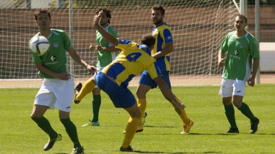 Imagen del encuentro de liga que disputaron el Ascó y el Palamós la presente temporada. Foto: Joan Revillas