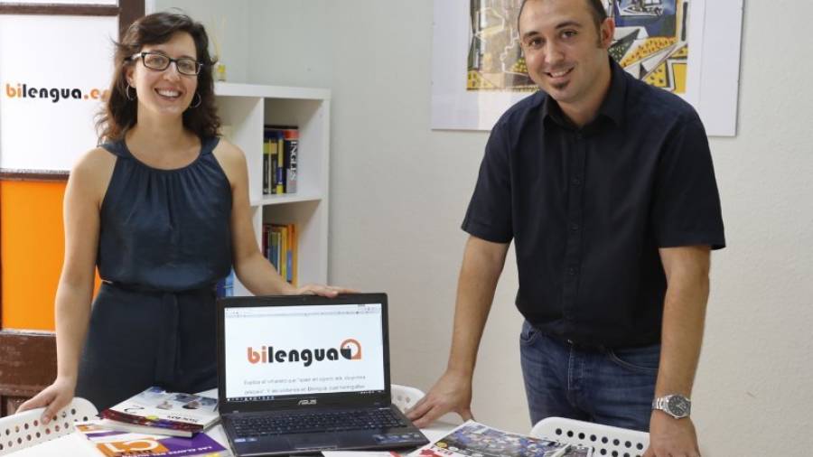Raquel Suñé y Manel Leor, en la oficina de Bilengua en Tarragona. Foto: Pere Ferré