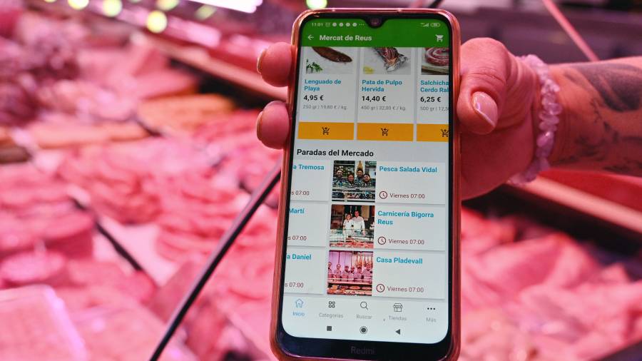 Un total de 15 paradas del Mercat Central venden &lsquo;on line&rsquo; de la mano de Ulabox. FOTO: Alfredo Gonz&aacute;lez
