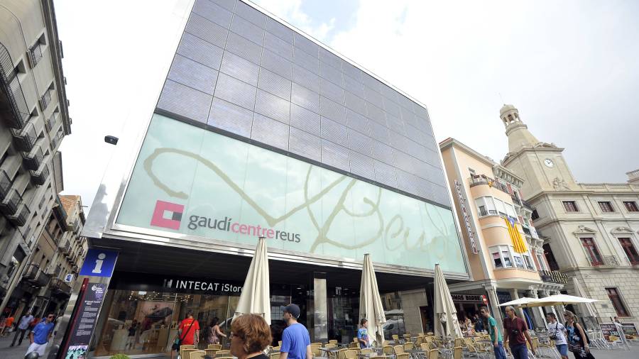 El restaurante del Gaudí Centre ocupaba la planta superior del edificio y también disponía de una terraza a pie de calle en la plaza del Mercadal FOTO: ALFREDO GONZÁLEZ