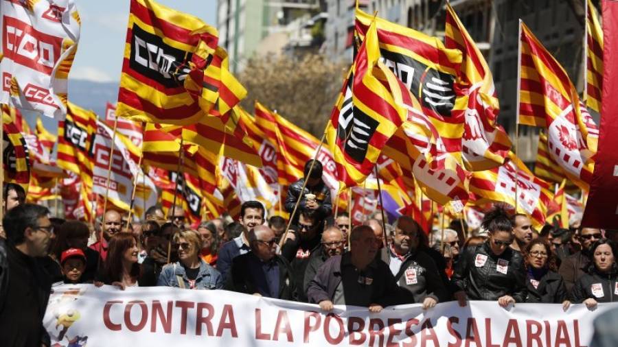 Imagen de la manifestación del pasado 1 de mayo por la Rambla Nova de Tarragona. Foto: pere ferré