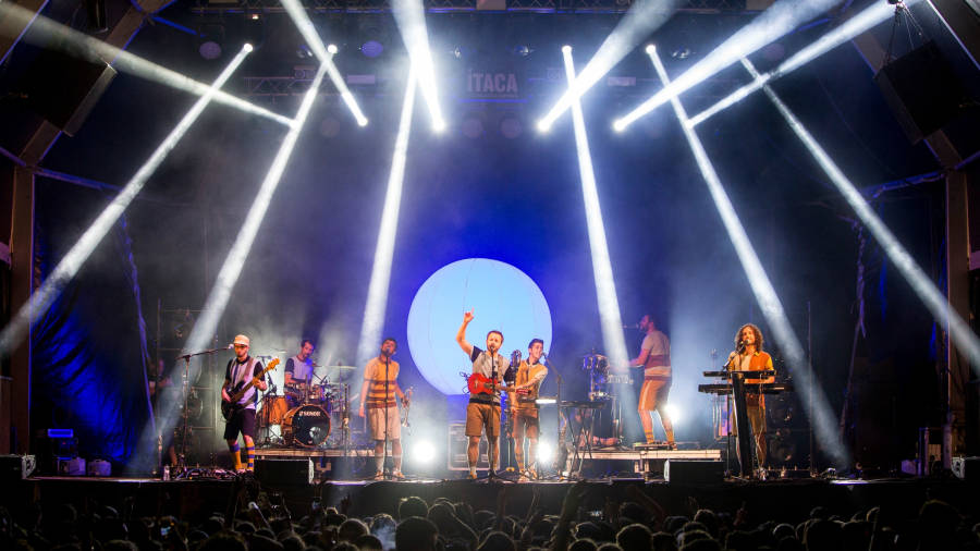 El grupo Oques Grasses, durante un concierto en el festival Ítaca en 2019. FOTO:XÈNIA GASULL / FESTIVAL ÍTACA