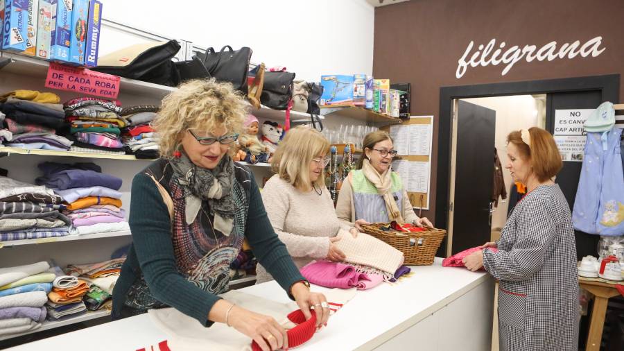 El proyecto de reciclaje de ropa de Càritas de Reus, llamado Filigrana, es una de las tareas prioritarias para la entidad. FOTO: ALBA MARINÉ.
