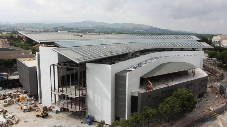 Aspecto actual del edificio del Centre Comercial La Fira, cuyas obras está previsto que finalicen el próximo mes de noviembre. Foto: Alba Mariné