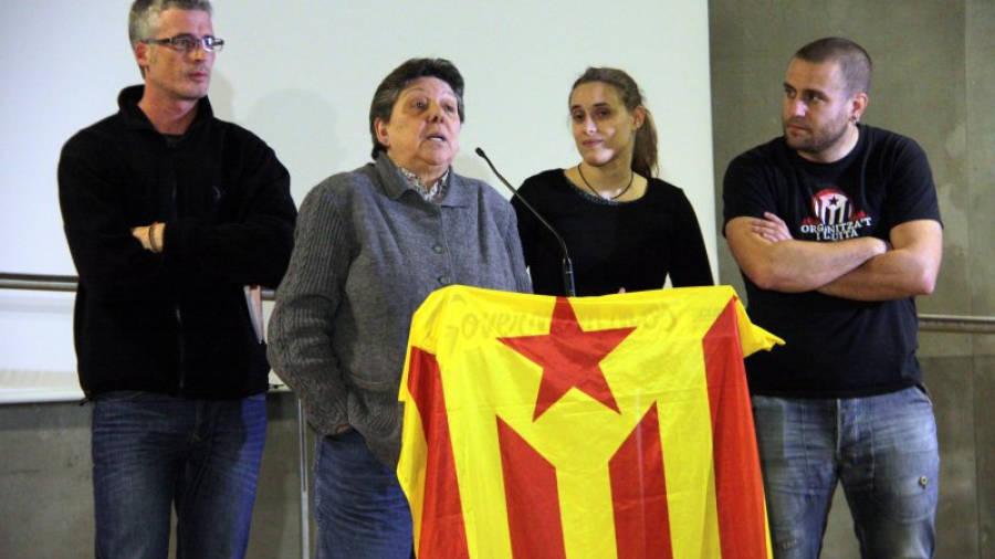 Pla general de Sergi Saladié, Gabriela Serra, Xevi Generó i Neus Montaner durant la roda de premsa posterior a la reunió d'aquest diumenge. Foto: ACN