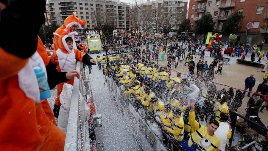 La Batalla de Confeti es uno de los actos más multitudinarios del Carnaval reusense. Foto: A. Mariné