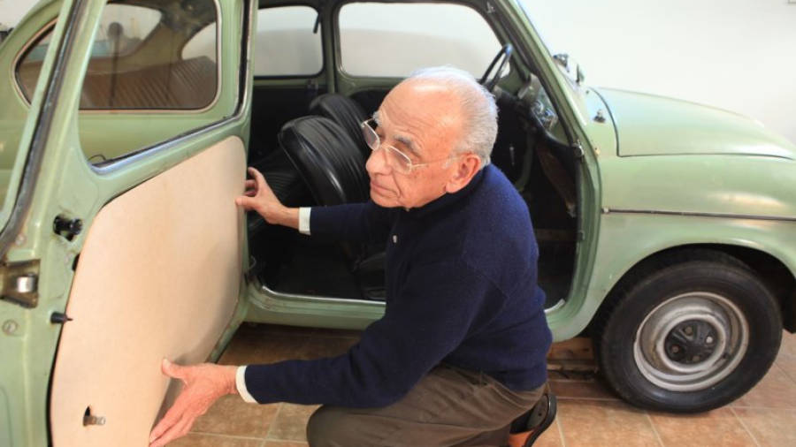 Vicente acumula infinidad de recuerdos de sus años al volante y confirma que en los años 60 el coche más popular en España era el 600.