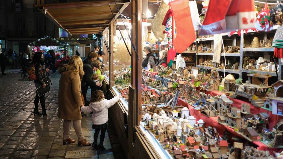 Hoy será el último día del Mercat de Nadal en la plaça Mercadal. FOTO: FABIÁN ACIDRES
