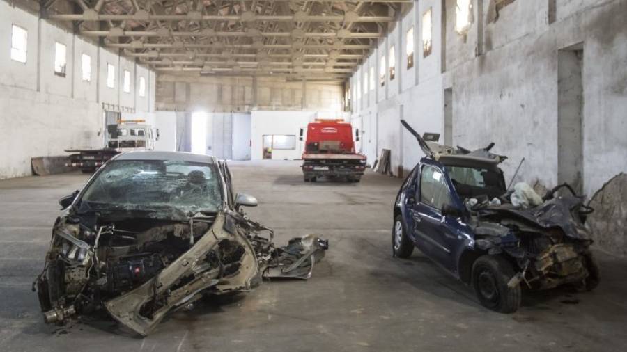 Estat en què van quedar els dos cotxes accidentats. Foto: Guillermo Mestre/Heraldo