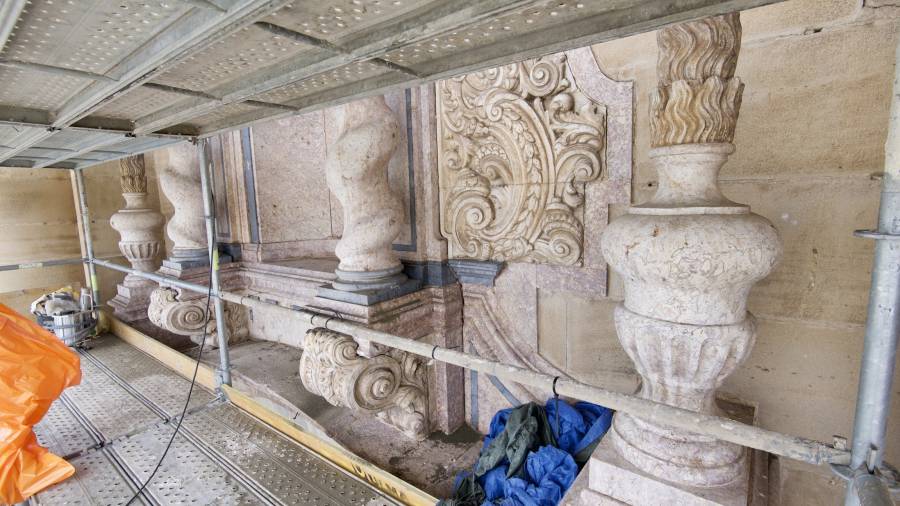 La façana de la catedral de Tortosa recupera l’esplendor
