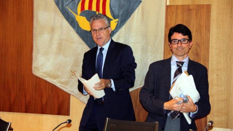 Mario Garcia (derecha) junto al alcalde de Salou, Pere Granados. Foto: ACN