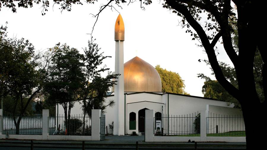 Fachada de la mezquita Masjid Al Noor en Deans Avenue, escenario de un tiroteo perpetrado este viernes en Christchurch, Nueva Zelanda. FOTO: EFE
