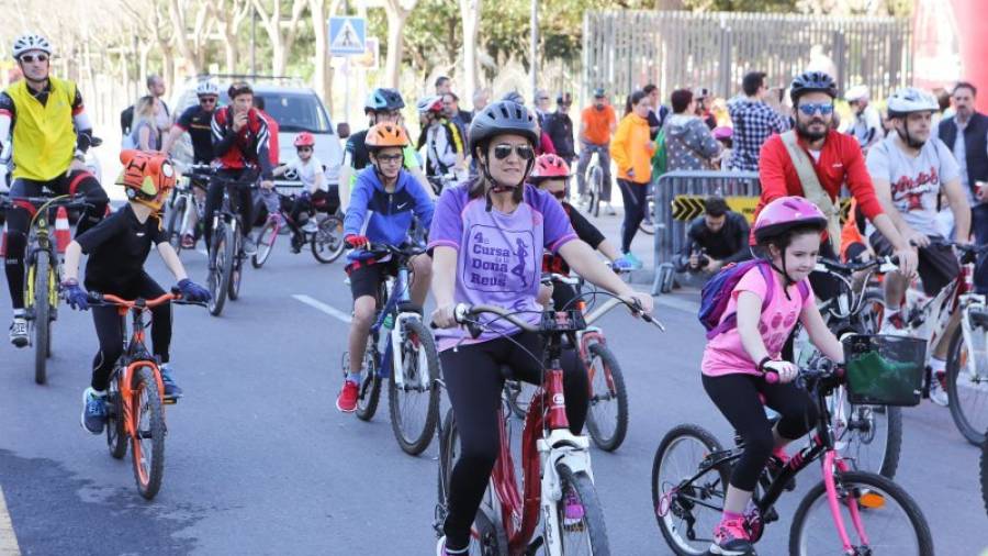 Un momento de la Bicicletada Solidaria de este domingo. FOTO: ALBA MARINÉ