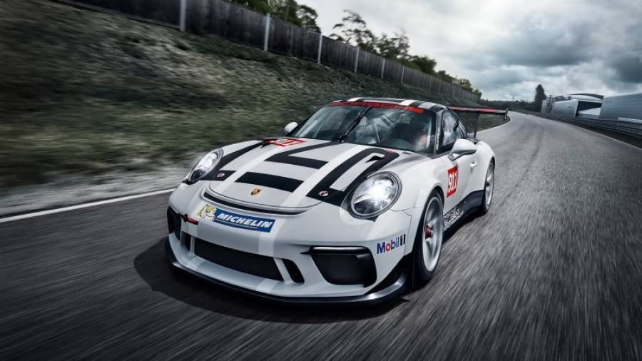 Se pueden hacer pedidos del nuevo 911 GT3 Cup a través de Porsche Motorsport. Su precio es de 189.900 euros, sin incluir impuestos.