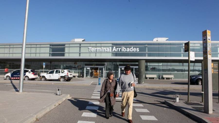 Imagen del edifico de la terminal de llegadas del Aeropuerto de Reus. Foto: A.M.
