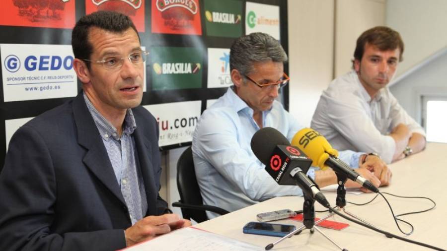 El director deportivo del CF Reus, Sergi Parés, durante una rueda de prensa. Foto: DT