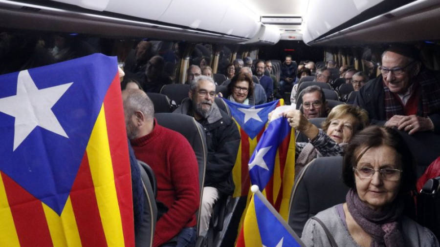 Interior d'un dels autobusos que ha sortit de Girona el 6 de febrer del 2017. Foto: ACN