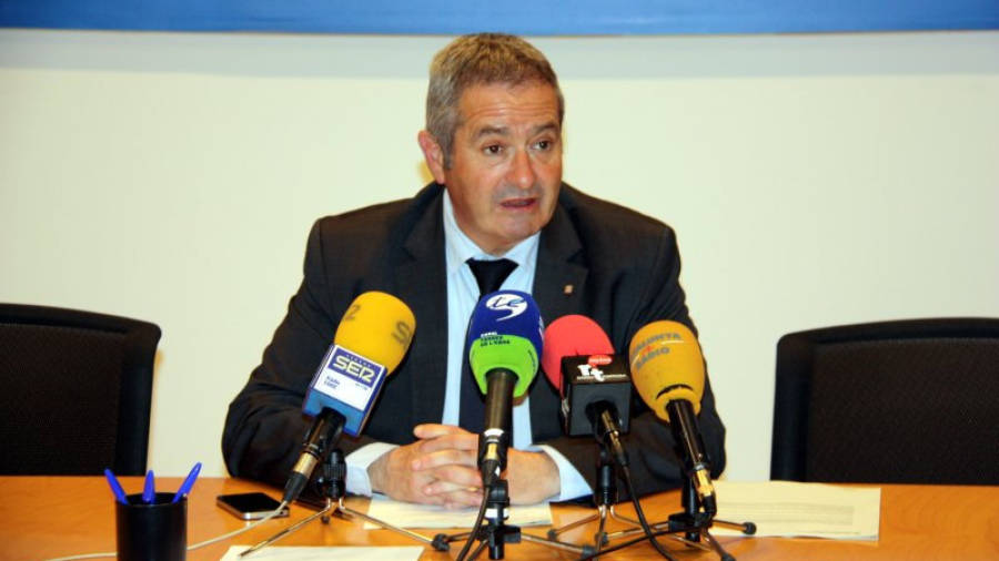 El delegat del Govern a les Terres de l'Ebre, Xavier Pallarès, atenent els mitjans en roda de premsa. Foto: ACN