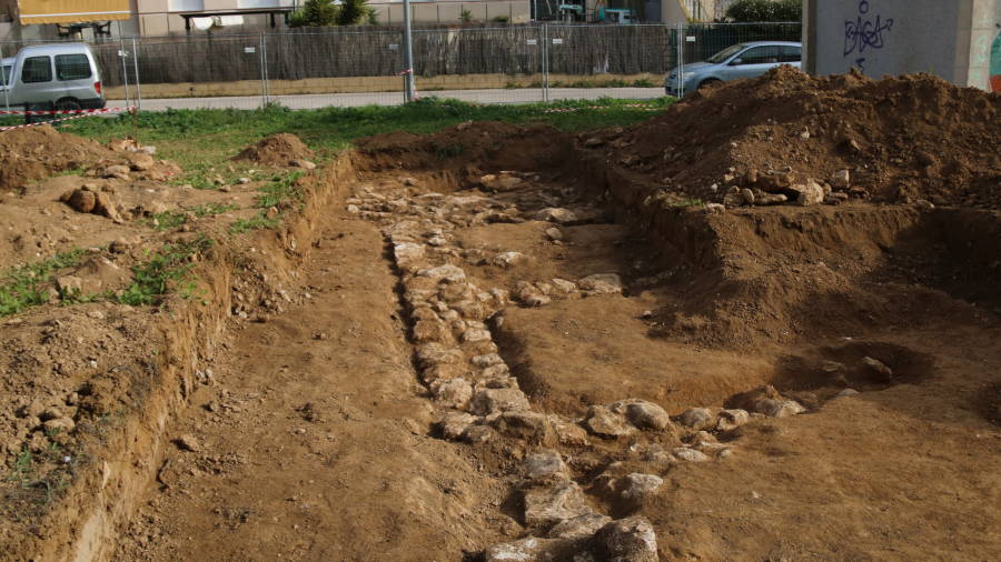 Los arqueólogos han encontrado muros destacados.