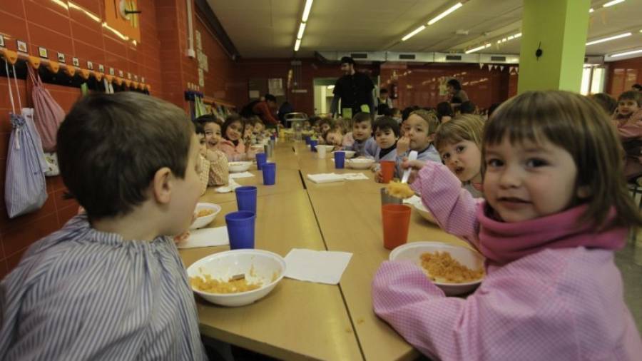 Imagen de los niños de la escuela La Vitxeta en el comedor escolar. Foto: Alba Mariné