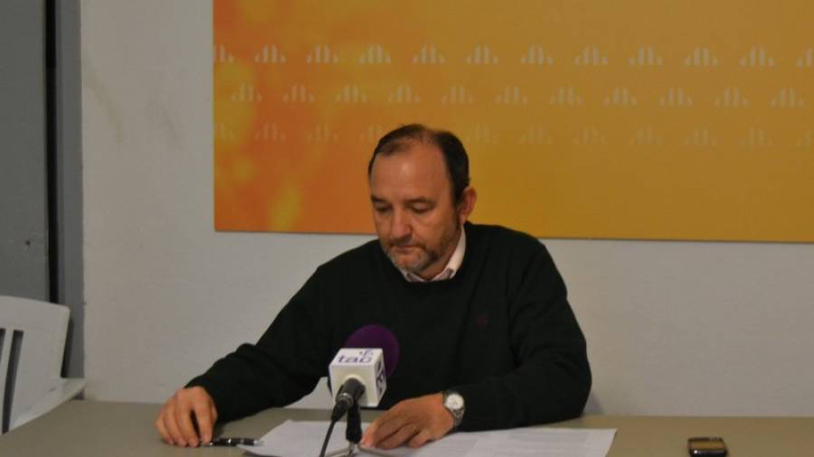 El regidor del grup municipal d'ERC, Jordi Cartanyà, explicant les al·legacions. Foto: Montse Plana