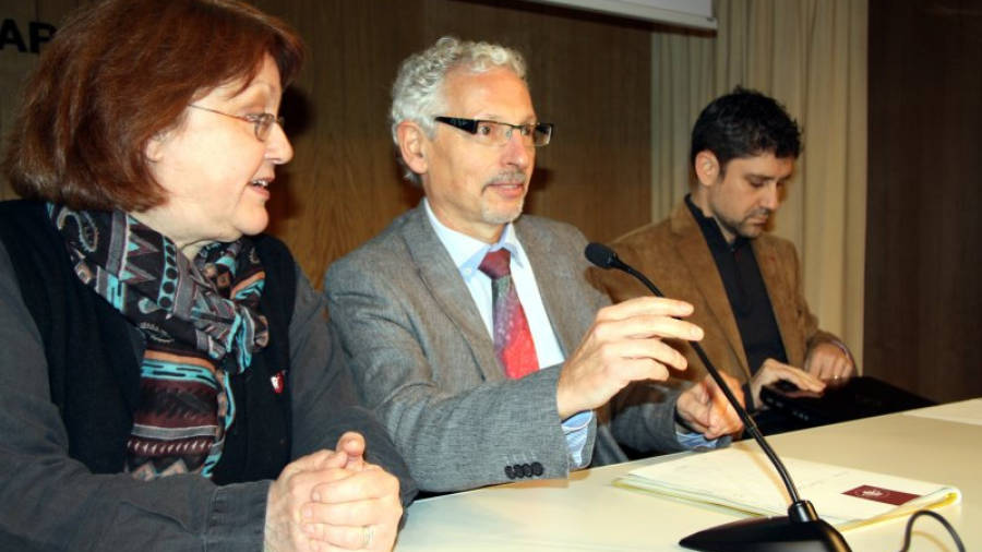 La vicepresidenta de l'Ateneu Barcelonès, Patrícia Gabancho, i el magistrat de l'Audiència de Barcelona Santiago Vidal. Foto: ACN