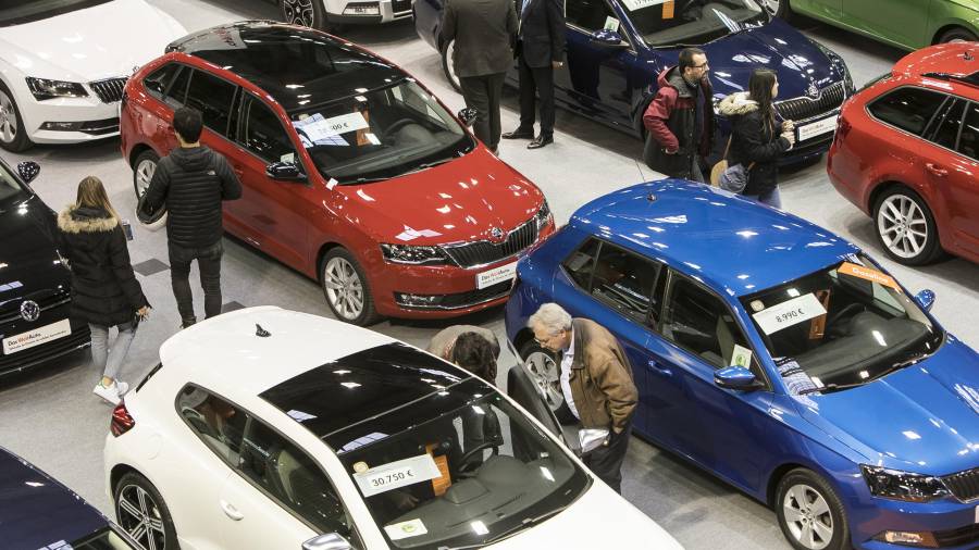 En el acumulado del año se han vendido 589.189 coches, un 12,2% más respecto a 2020, pero una caída del 33,3% sobre 2019.