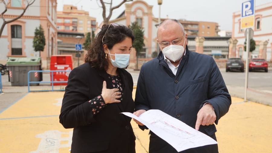 La concejala de Urbanisme, Marina Berasategui y el alcalde, Carles Pellicer. FOTO: ALBA MARINÉ
